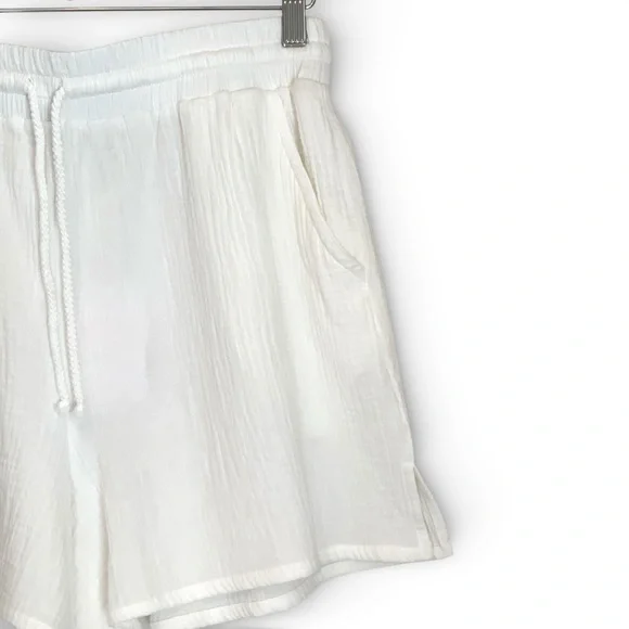 Dippin Daisy’s White Shorts Cotton Crinkle Gauze Swim Coverup Women’s Large NWT - Picture 5 of 9